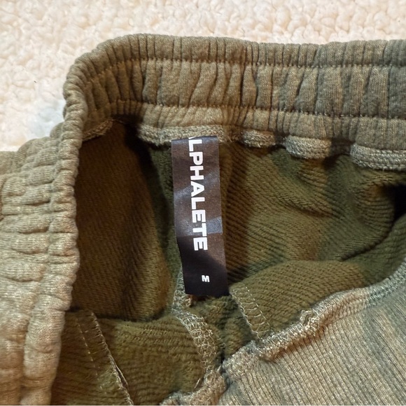 Alphalete Women’s Trek Cargo Sweatpants Size Medium Army Green Oversized Fit - Picture 5 of 7